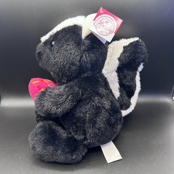Destination Holiday XO Skunk w/Ice Cream Heart Plush Stuffed Animal Toy NWT - Picture 8 of 11
